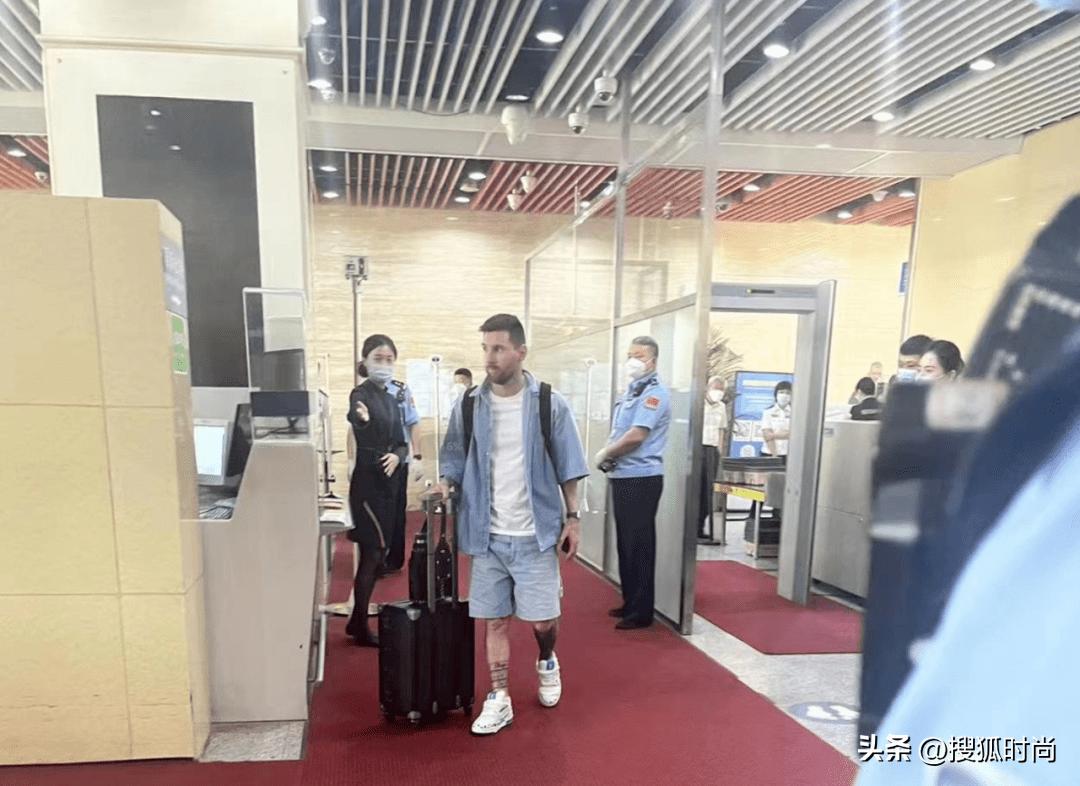 梅西来中国戴的表,梅西来北京穿搭