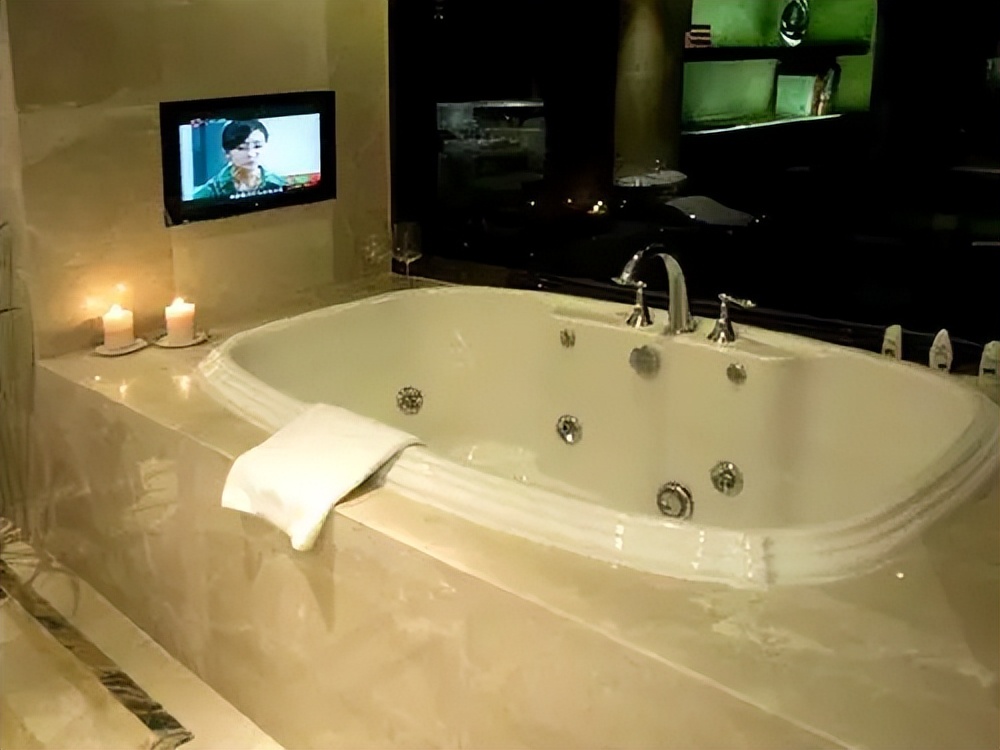 浴缸发霉怎么擦都擦不掉怎么办,浴缸釉面没了怎么清洗