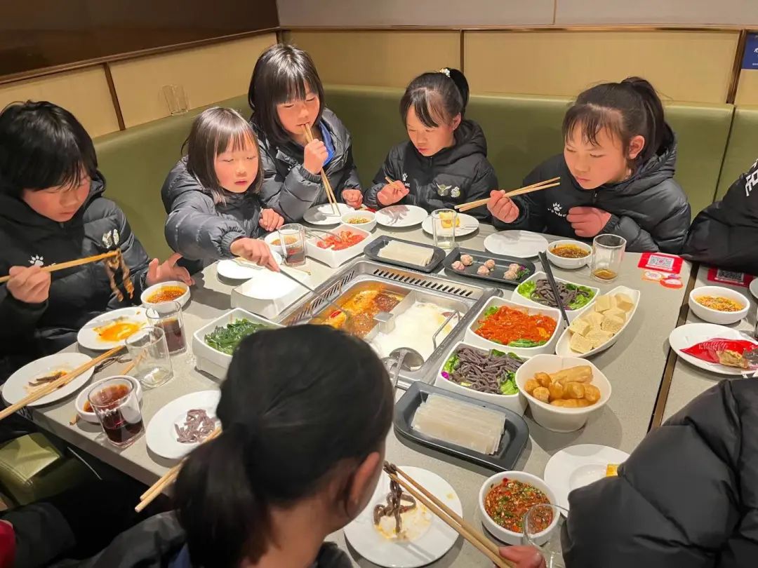 一个教体育的胖子,一个胖子教小孩视频