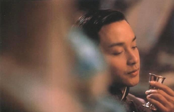 羞耻与痛苦：30张老照片记录纳粹强迫妇女脱衣的残忍场景！