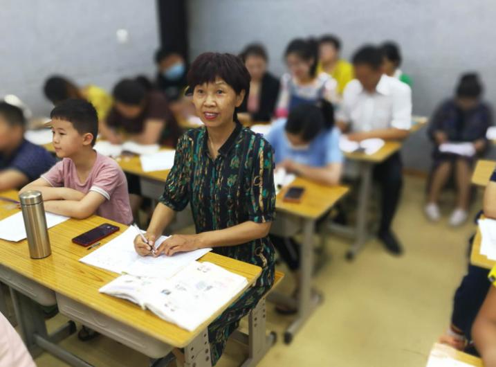 教师辞职为啥要交违约金,为什么教师辞职要赔违约金