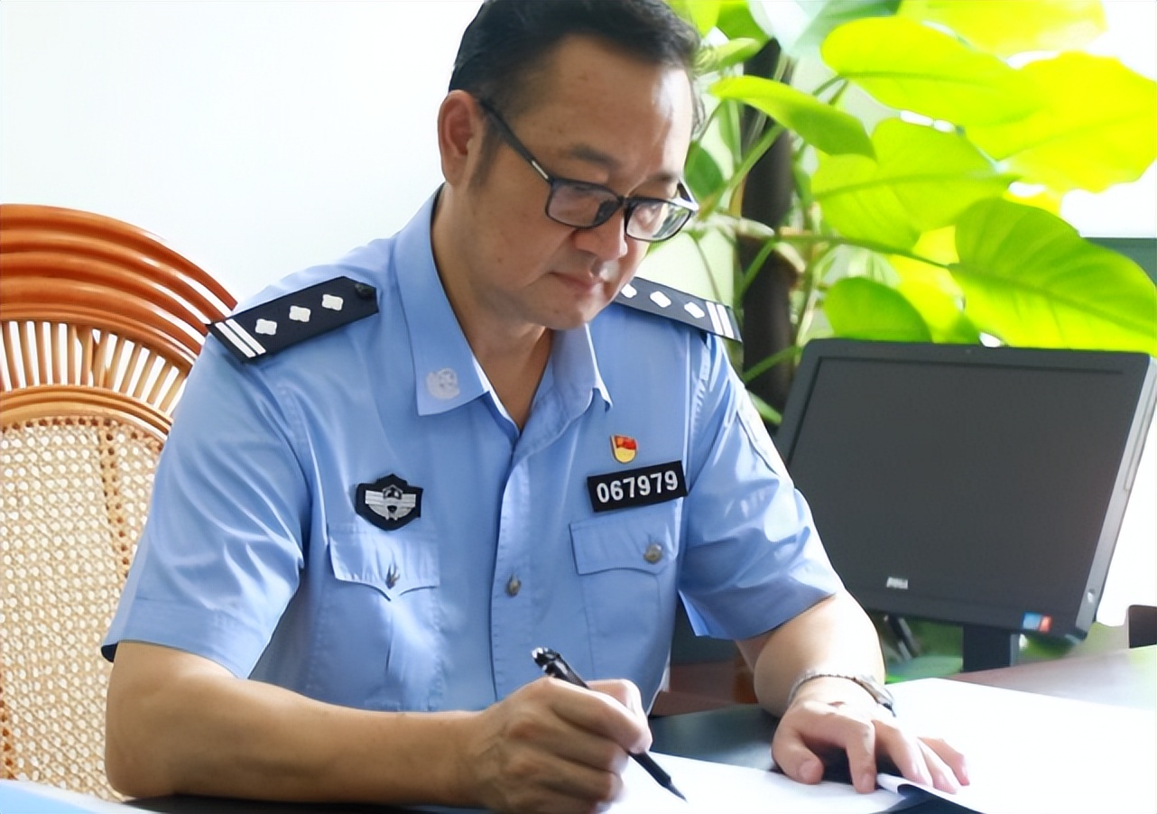 有以前当过军人的明星,16位曾是军人的明星