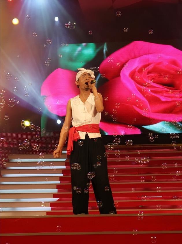 阿宝红极一时的歌手,歌手阿宝的经历