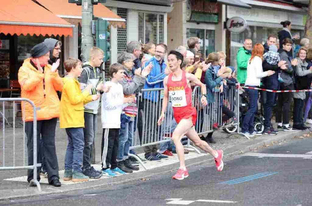 昔日千万富翁今日沦落街头,昔日百万富翁如今落魄