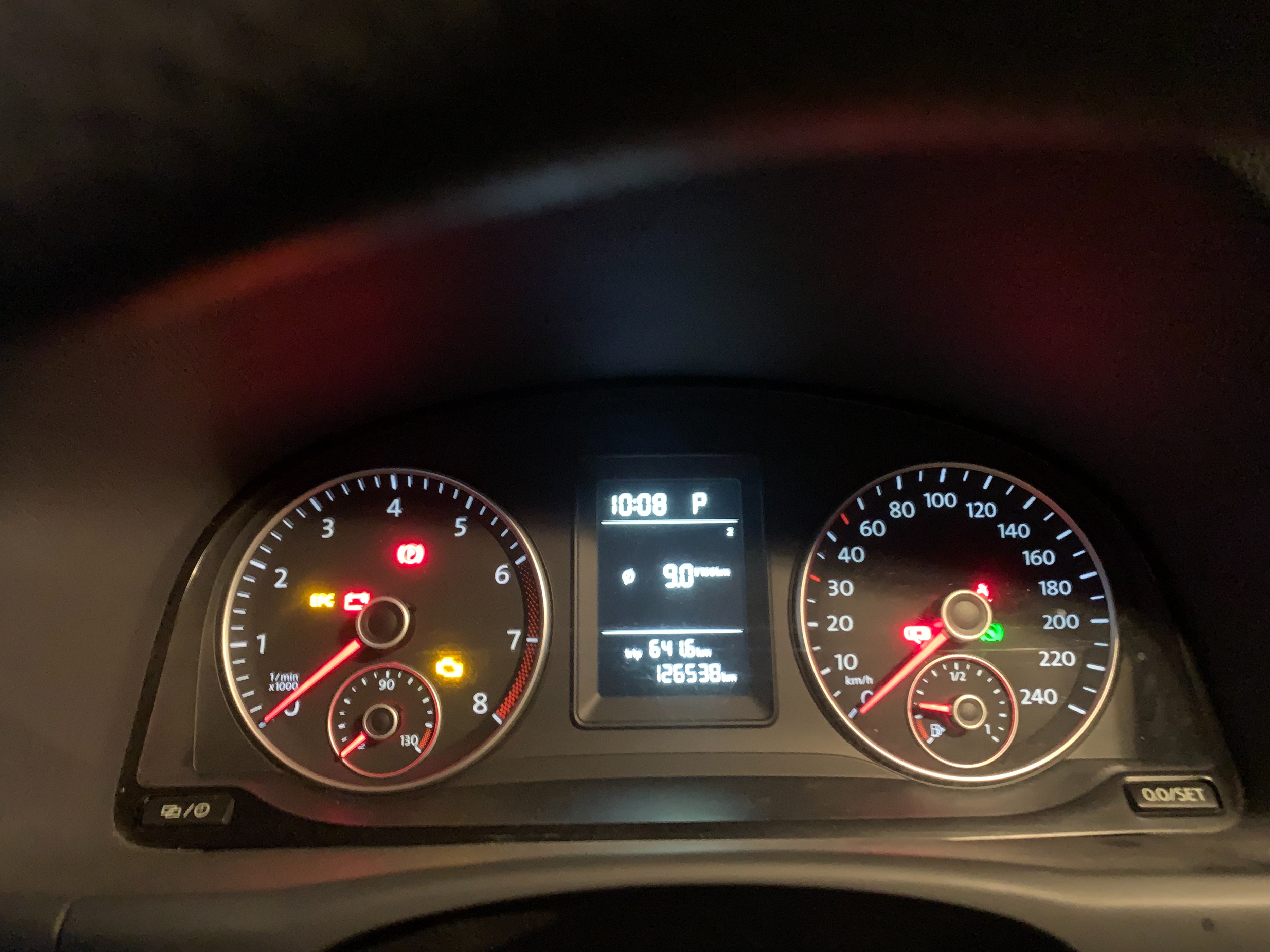 车辆遇水熄火怎么办,当车辆遇到高温时如何处理