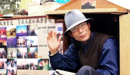 宁波小伙拉一破板车徒步35年,宁波徒步小伙