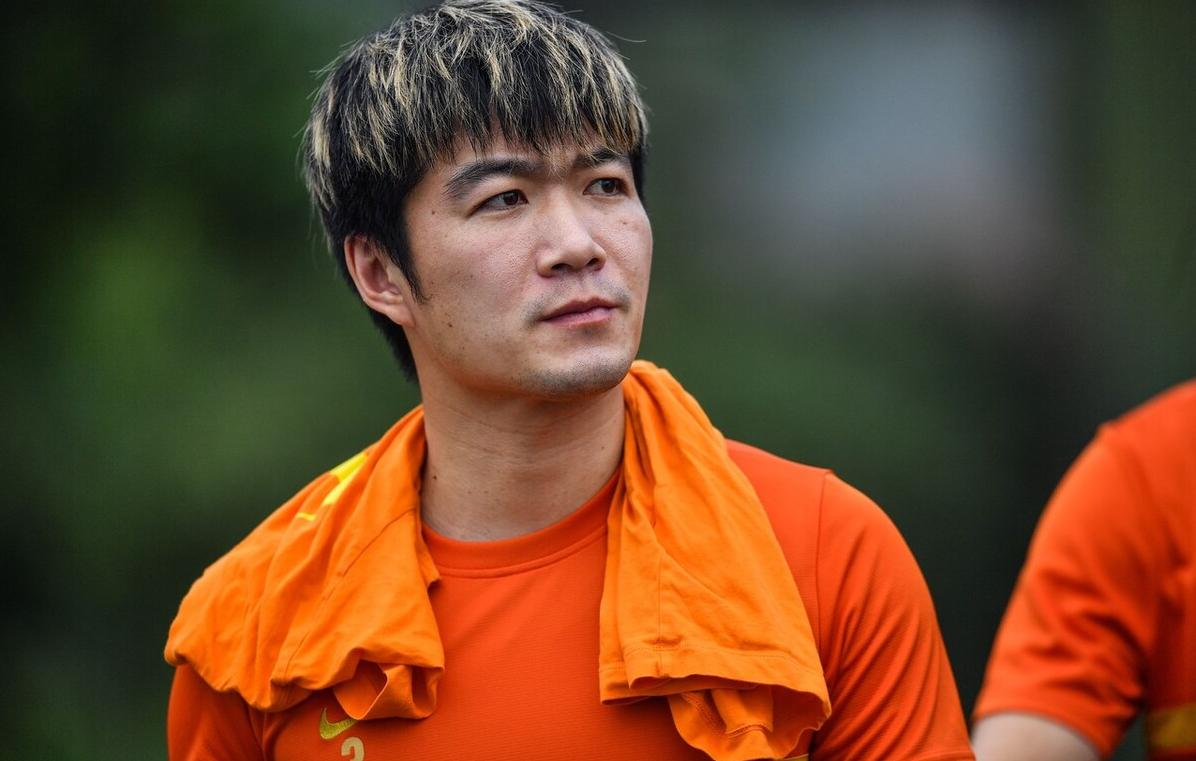 裁判偷走火箭的冠军,裁判偷走广州队一场胜利