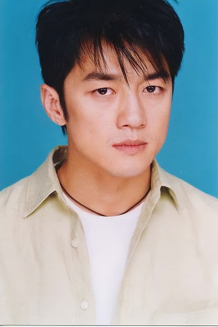 王菲和谢霆锋谈恋爱时候的年龄,王菲谢霆锋分别年龄