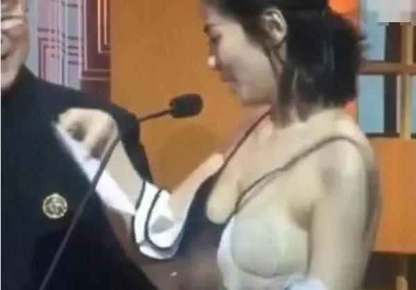 刘涛皮肤紧致胜过年轻女星,40岁刘涛皮肤白嫩零皱纹