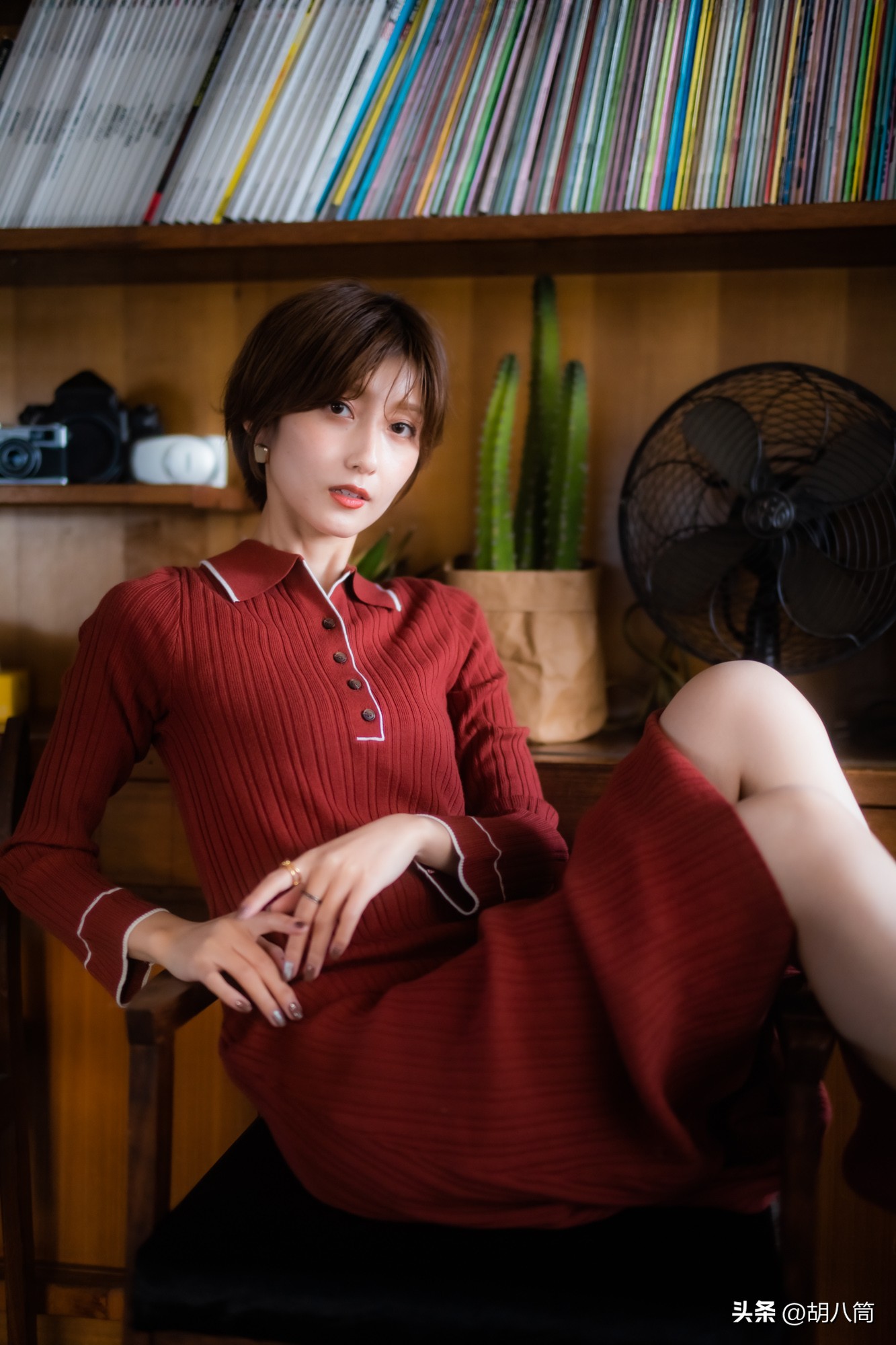 日本顶级模特写真集，堪称红衣战神，美不胜收，第一张我就沦陷了