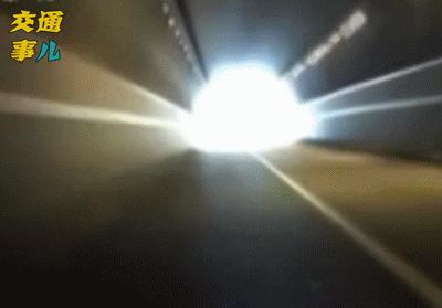 一组动图警示你：迎着阳光开车，刺眼的光线容易干扰司机的判断，阳光直射的时候记得戴好太阳镜放下遮阳板