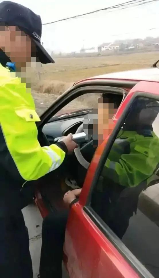 喝了一两白酒后多久能开车,喝醉酒后多久能开车不算酒驾