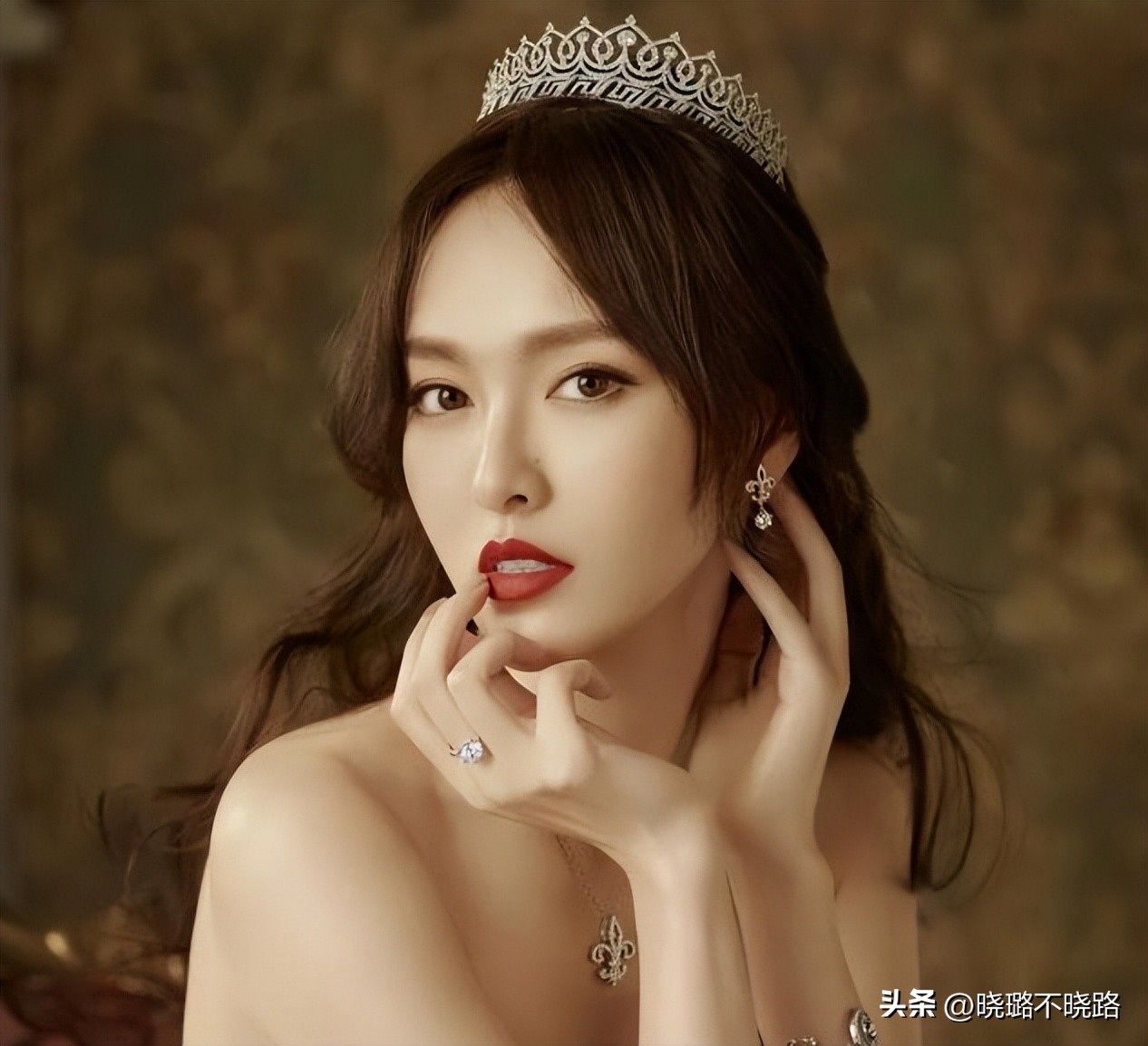 脸上有这三个特征的女人尽量避开,脸上哪些地方有痣的女生要珍惜