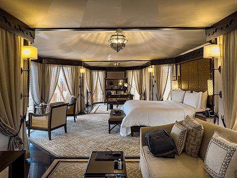 阿联酋丽思卡尔顿,阿联酋野奢帐篷