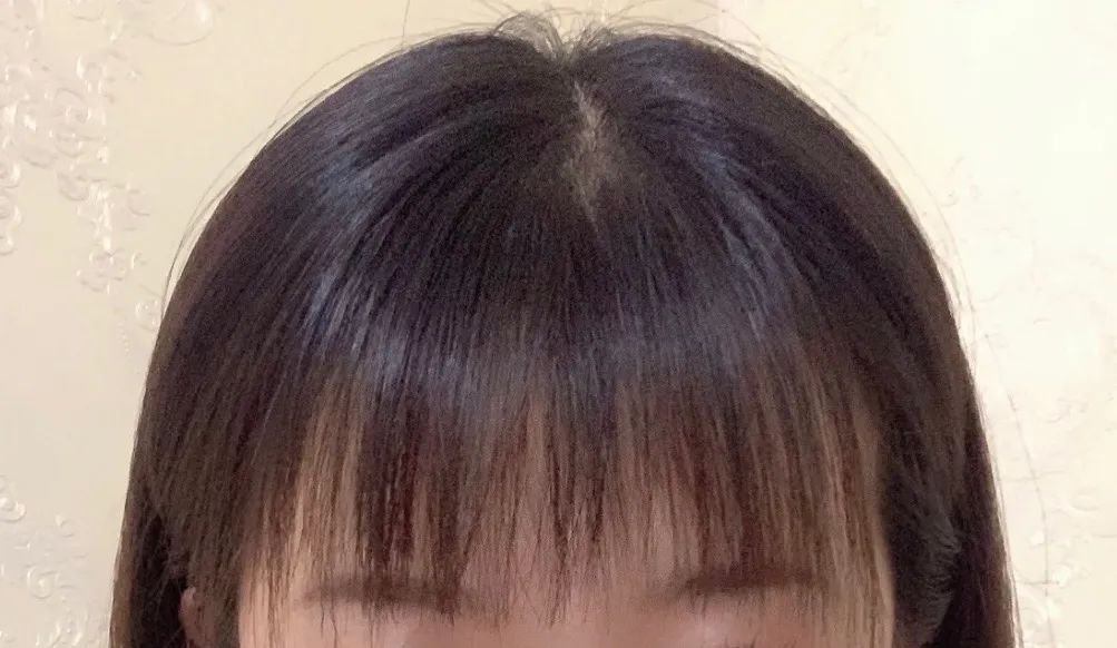 女生齐刘海和中分哪个更减龄,2021减龄最火发型齐刘海