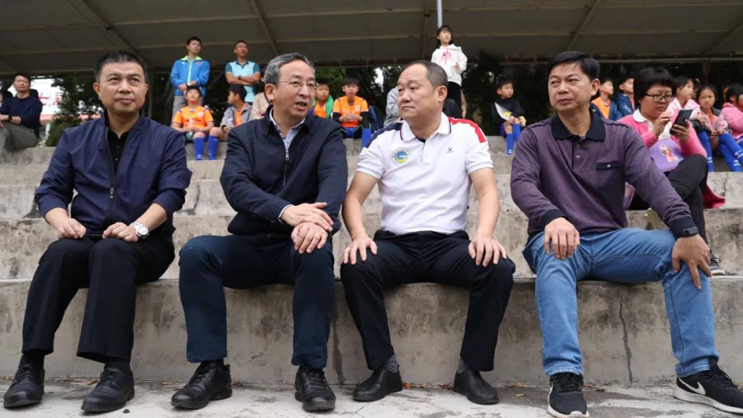 新年战袍青少年,新战袍新气象