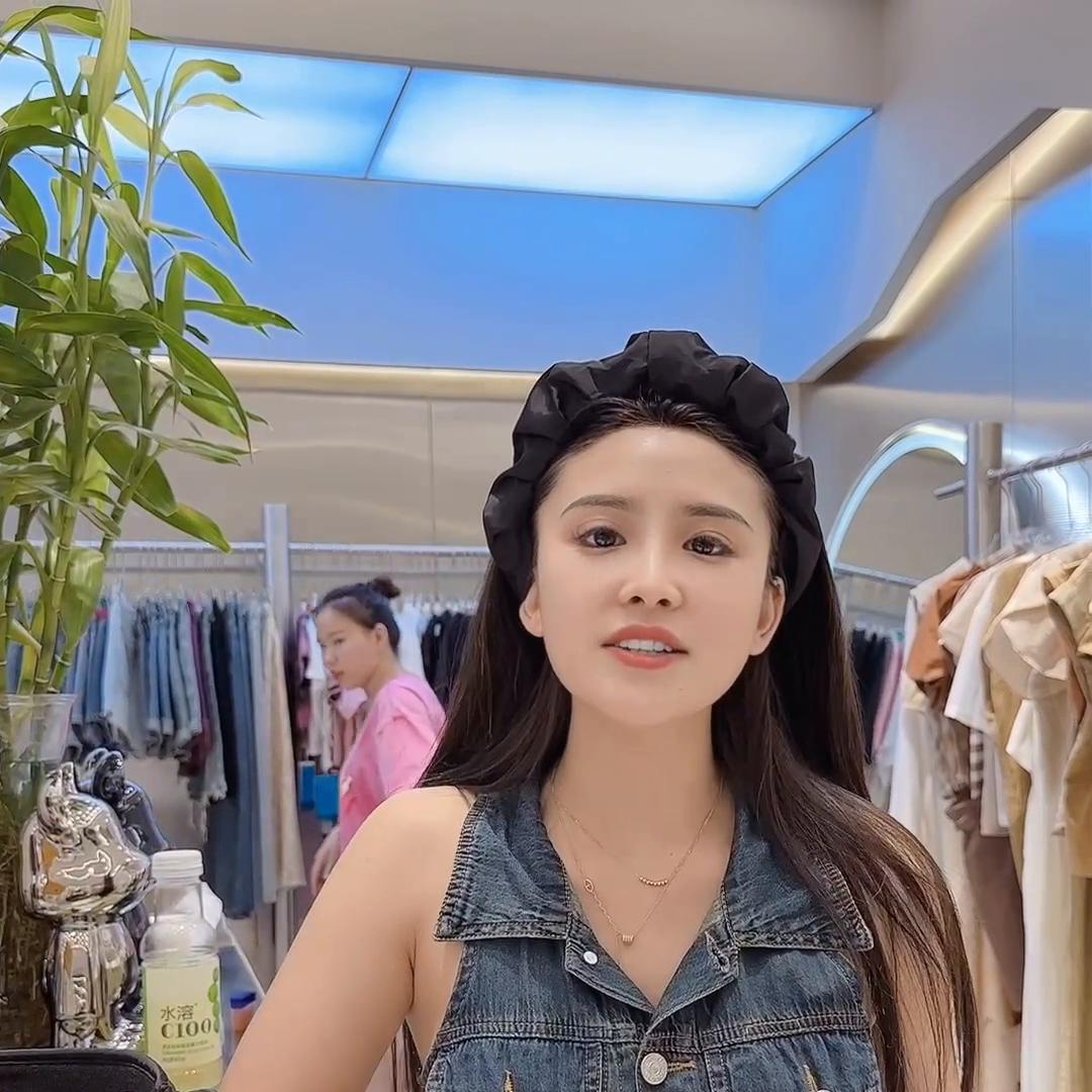 姐妹们关注粉丝群里的消息哟！拼手速！拼人品的时候到了哈...