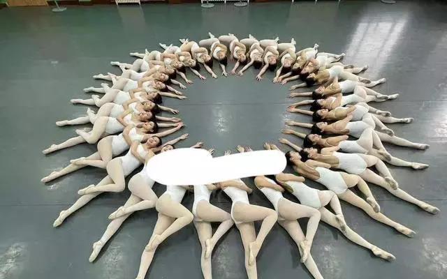 恒大歌舞团真实照片曝光,恒大民族歌舞团演出视频