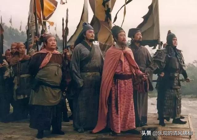 2011版水浒传和98版剧情怎么不一样,水浒传98版老版拍得好吗