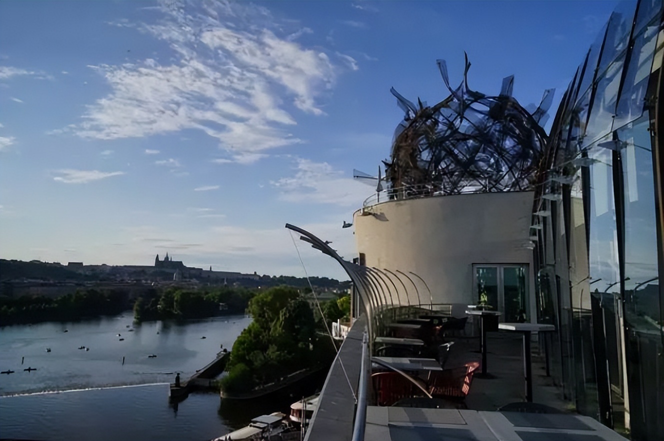 解构主义弗兰克盖里,美国建筑师弗兰克盖里的建筑风格