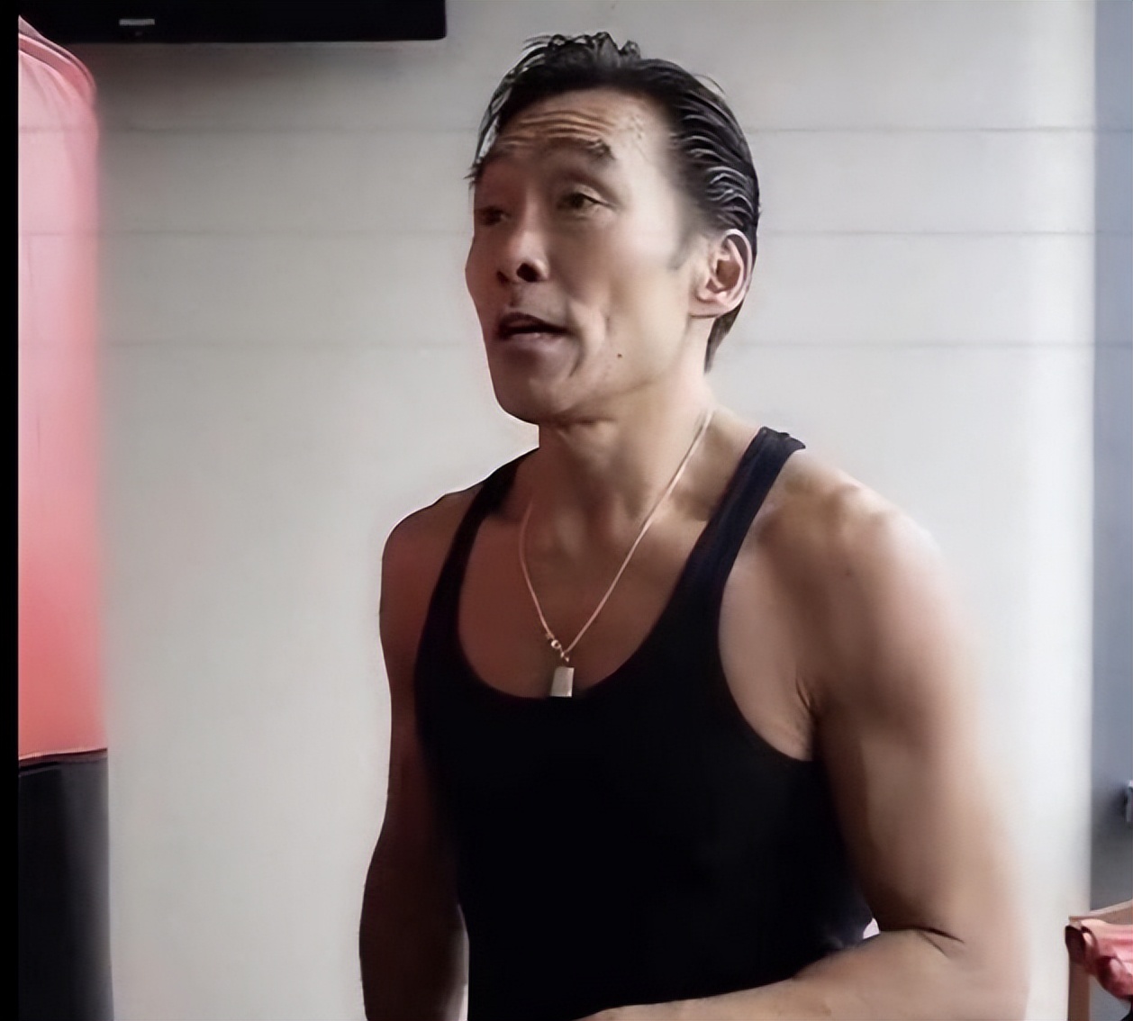 香港演员妻子出轨,57岁香港戏骨定居内地