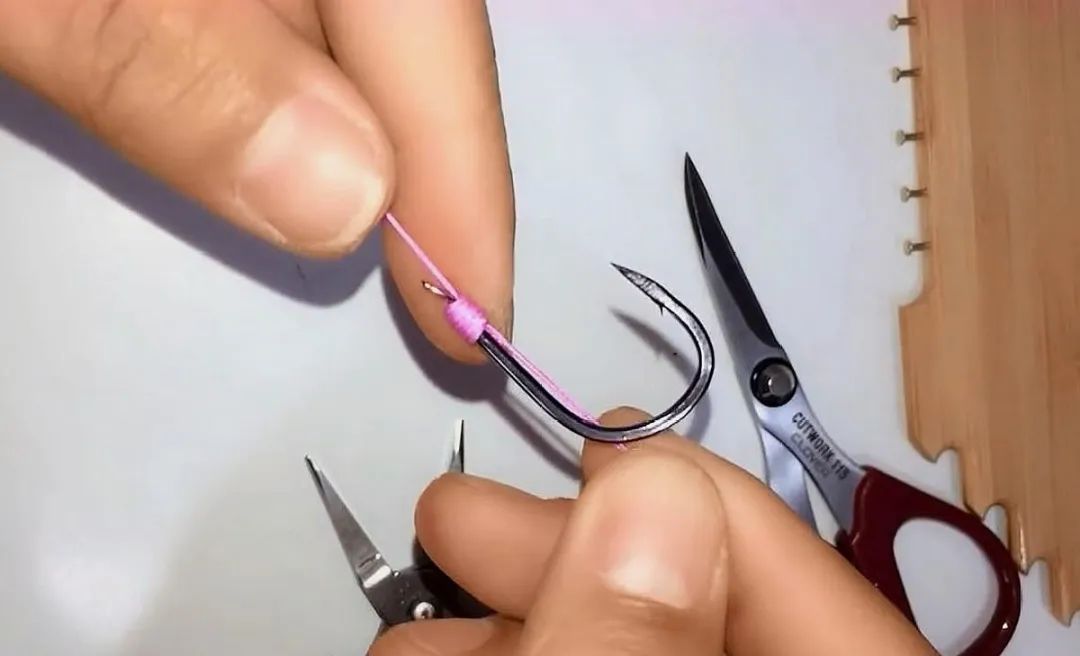 绑鱼钩的主线要几号线才好绑鱼钩,用绑鱼钩神器怎么绑鱼钩视频