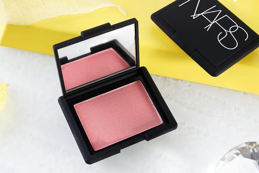 如何打扮自己又年轻又时尚,如何打扮自己才能吸引男性