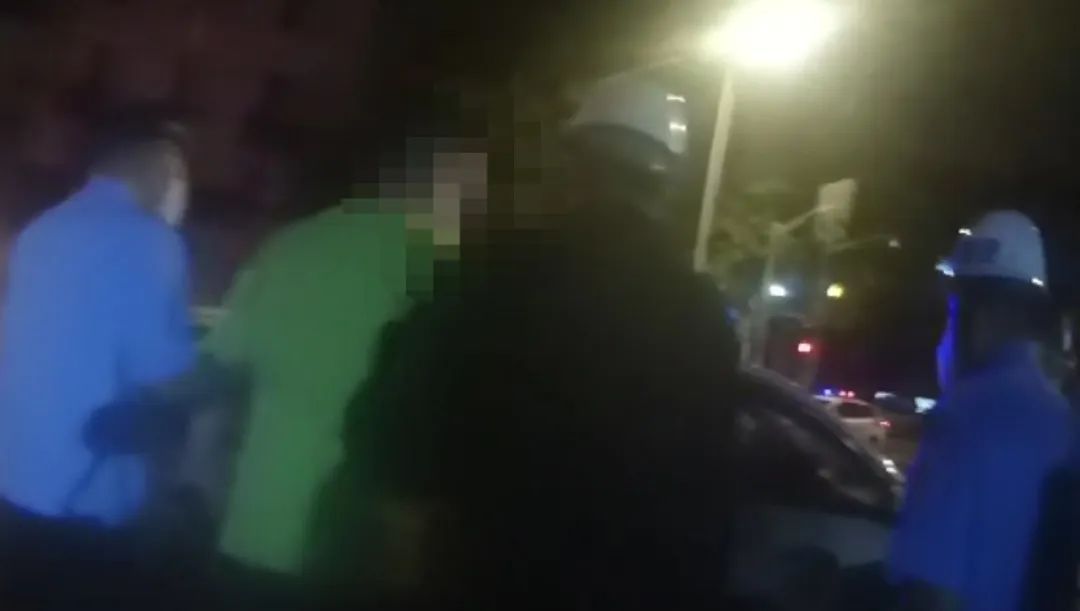 收费站冲卡怎么解决,收费站冲卡逃跑会有什么处罚