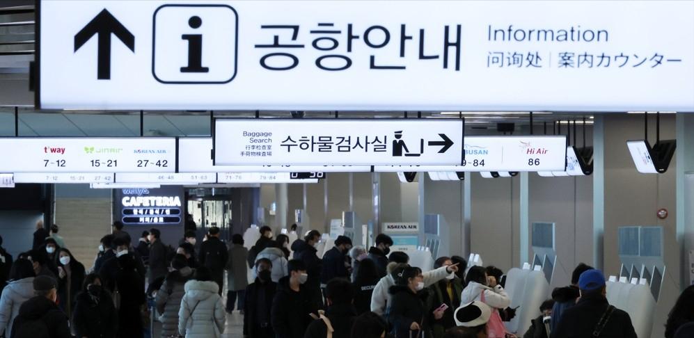 对比日印意韩国才最狠：中国人入境两次核酸暂停签证严控航班