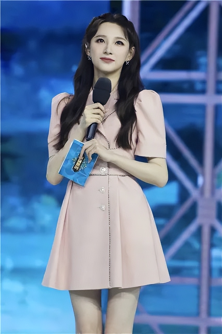 央视主持人马凡舒模特,央视主持人马凡舒微博