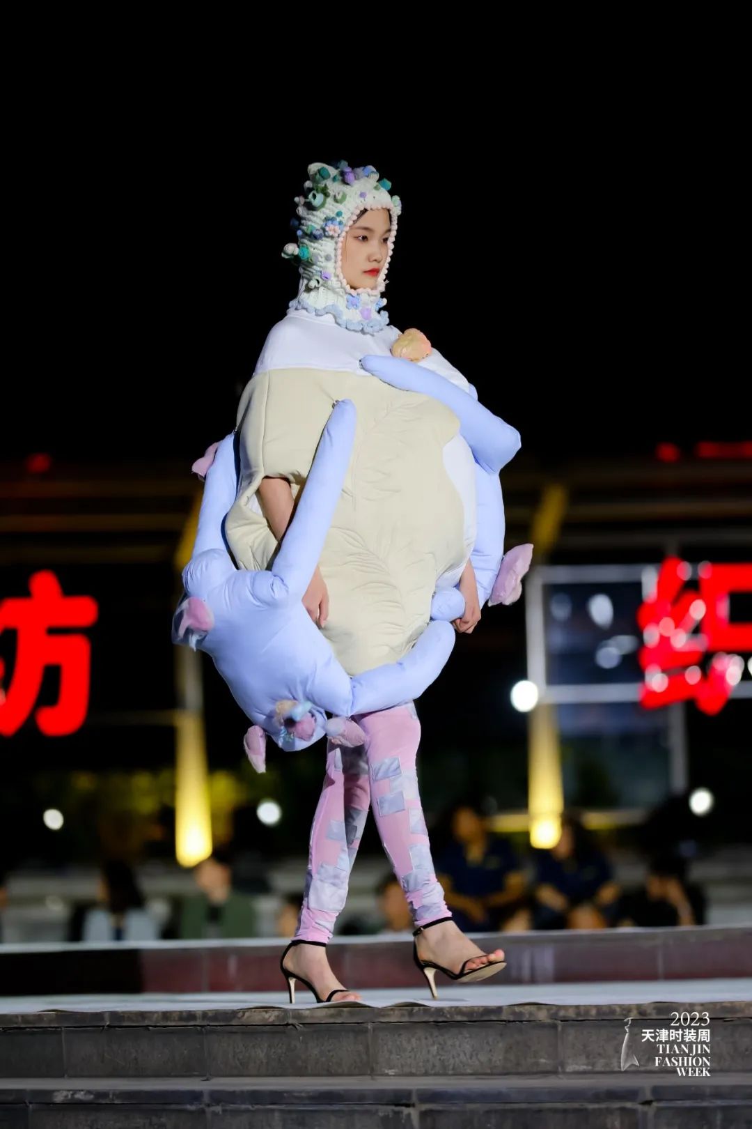 皮尔卡丹2023年新品时装秀,同心筑梦新征程天津