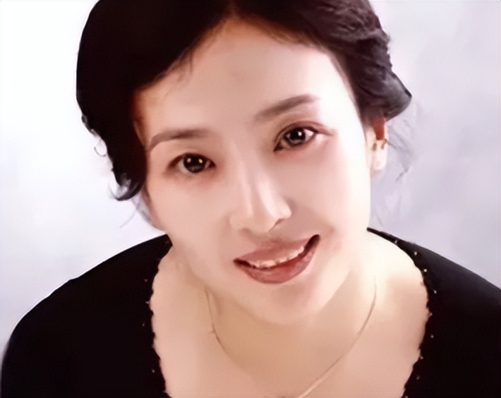 全家最丑刘亦菲,多年后才发现,“神仙姐姐”口中的妈妈有多优秀