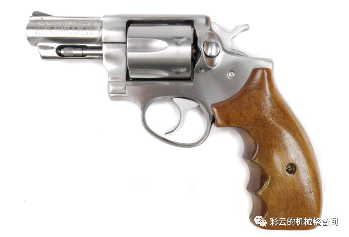 长枪管银闪闪的转轮就是柯尔特蟒蛇？别被骗了，这是鲁格的产品