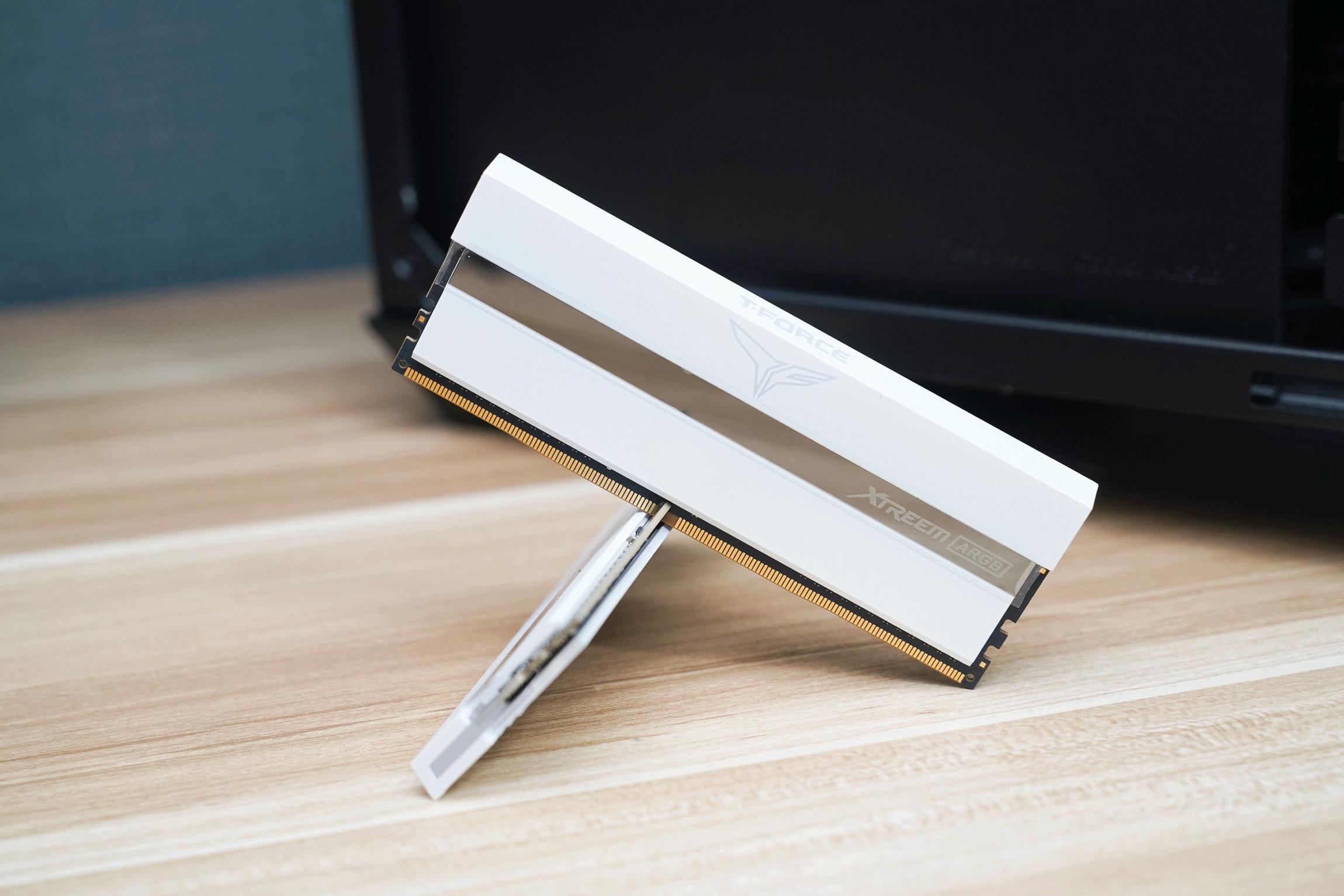 十铨梦境是内存条颜值天花板吗 (十铨梦境16gb电竞马甲灯条评测)