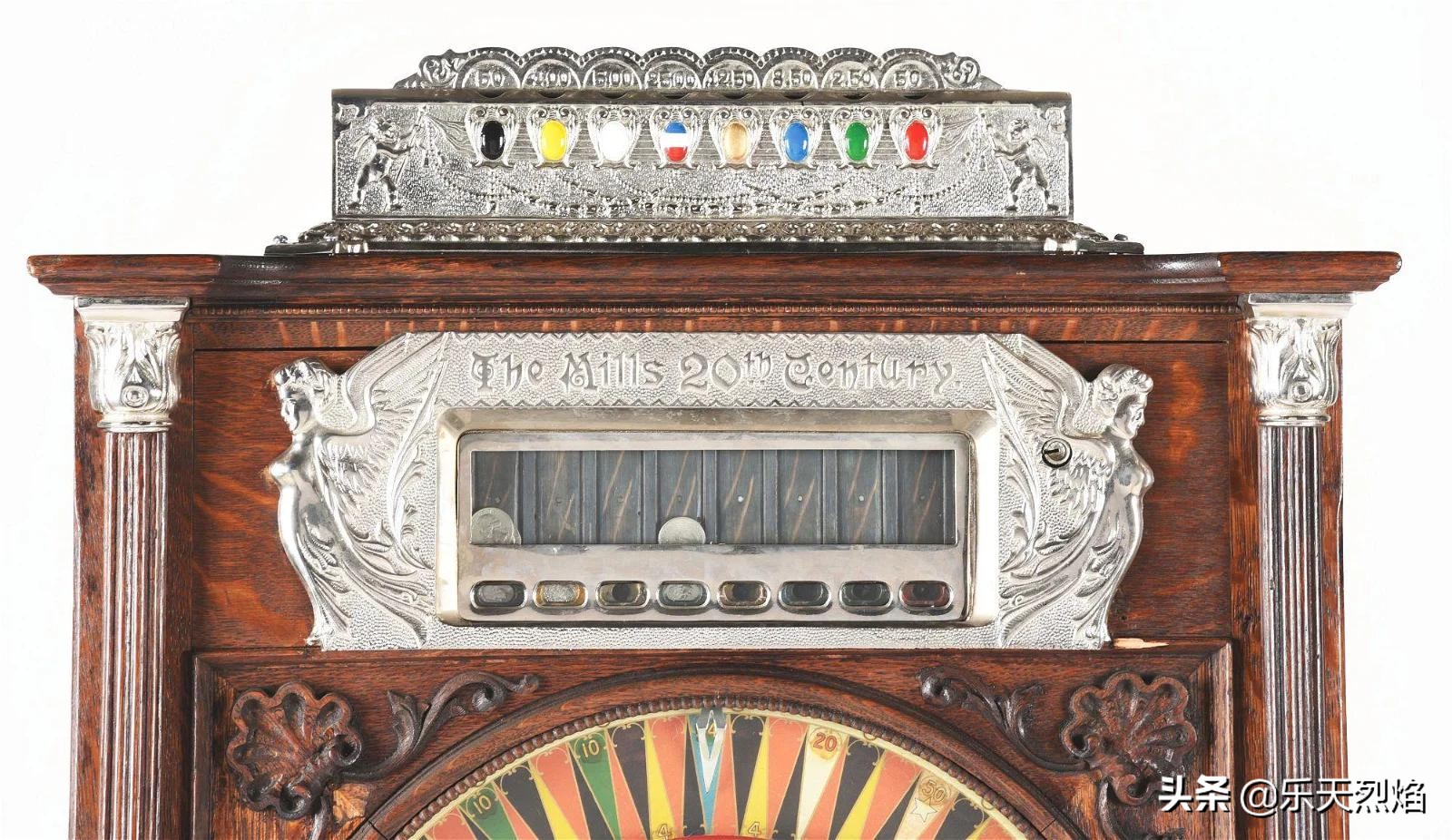 1895年——查理·费发明第一台商业老*机虎**