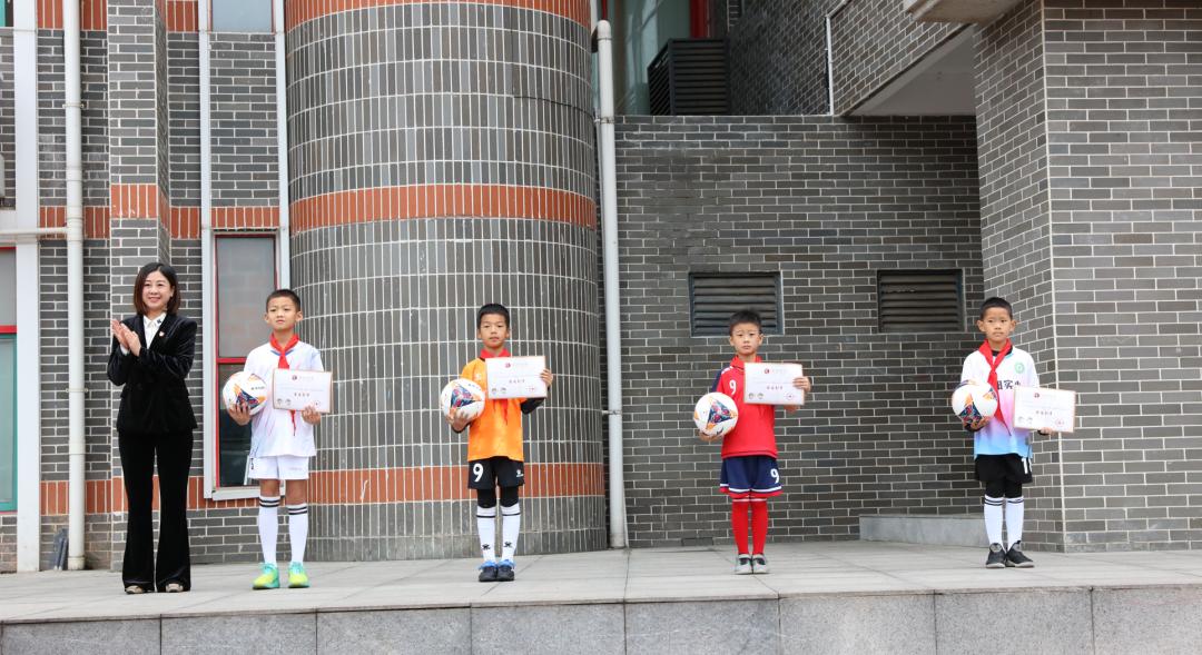 足球比赛华阳实验小学,句容华阳实验小学足球场