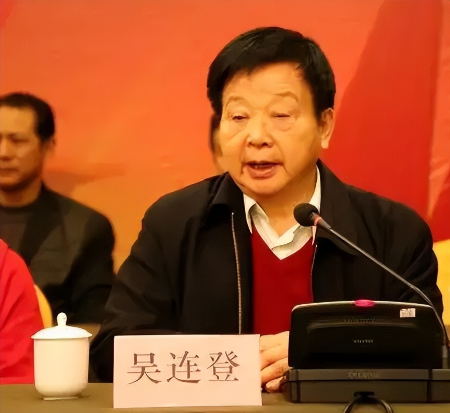 毛主席住在中南海，每月房租水电交多少？“管家”吴连登道出实情