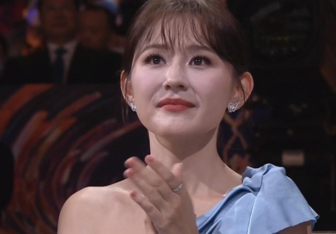 热依扎是单亲妈妈吗,热依扎演妈妈