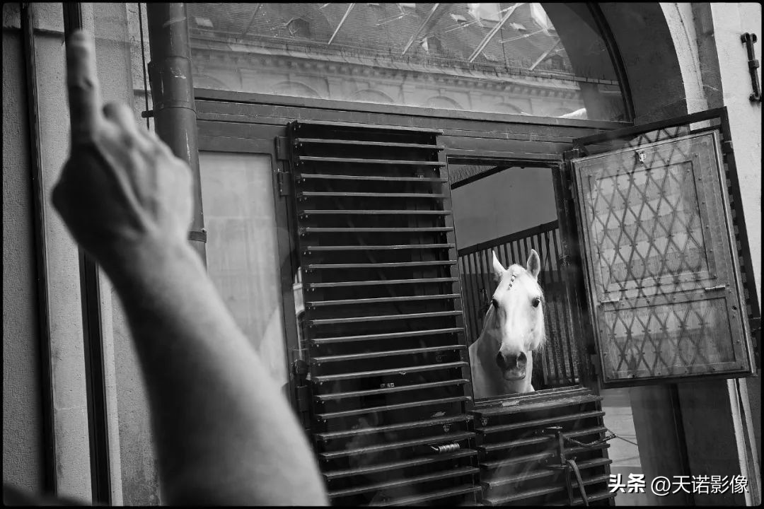 理光GRⅢGRⅢx为什么要双持?