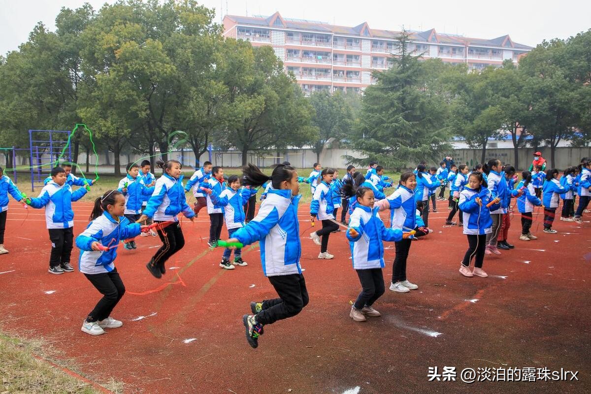 高中校服要1000元,高一校服多少钱