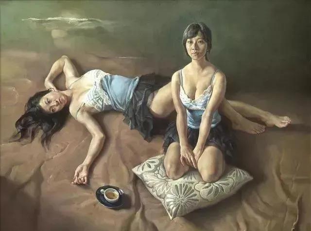 年轻漂亮女老师简笔画逼真,女教授工笔画欣赏