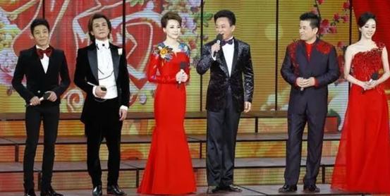 毕福剑离开央视后现在有退休金吗,央视主持人毕福剑又要重返舞台么