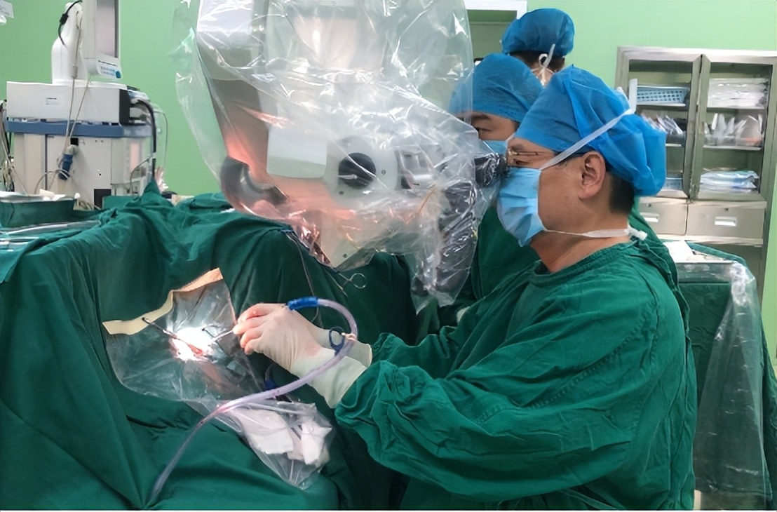 面肌痉挛是怎么回事啊,面肌痉挛眼睛睁不开