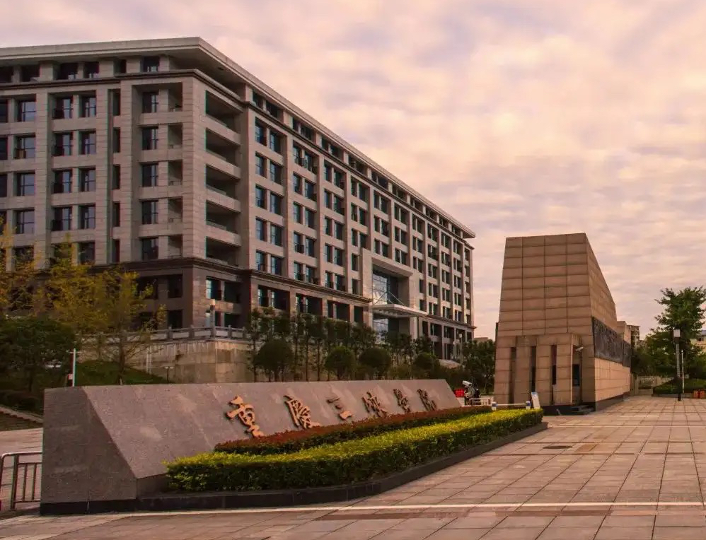 重庆三峡学院老师年轻照片,重庆三峡学院副教授年轻的时候