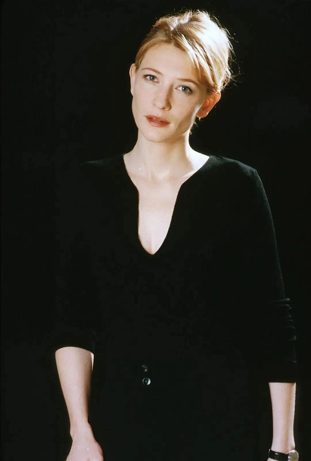 澳大利亚名模写真图片,凯特布兰切特写真红色