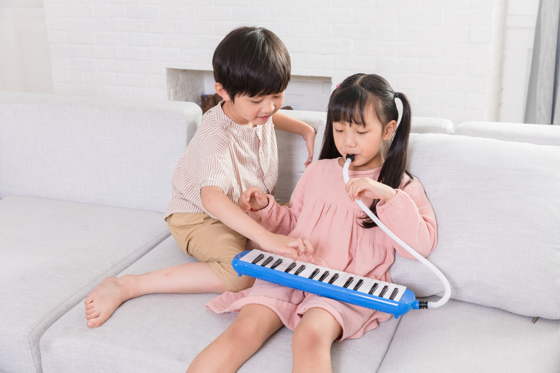 小孩鲜艳的玩具真的有毒吗 (儿童玩具有毒有害健康)