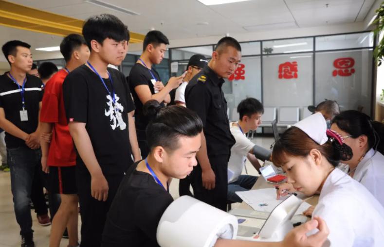 铁饭碗和工资翻几倍的工作选哪个,铁饭碗与高薪应该怎么选择