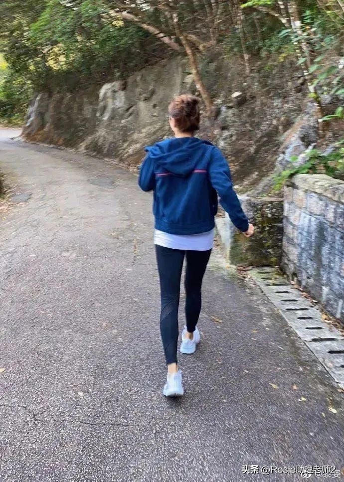 黎姿的下巴怎么改善的,黎姿面部变化