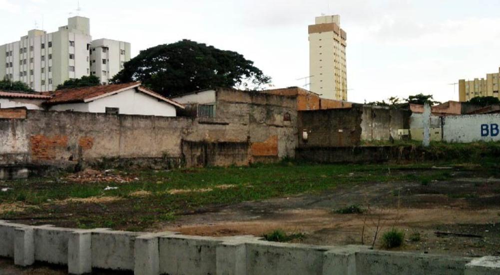 1987年巴西窃贼偷了一胶囊，手部溃烂，医生说只是过敏，后被截肢