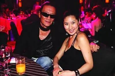 被谢贤养了12年无果，用青春换来2000万，如今38岁的Coco怎么样了